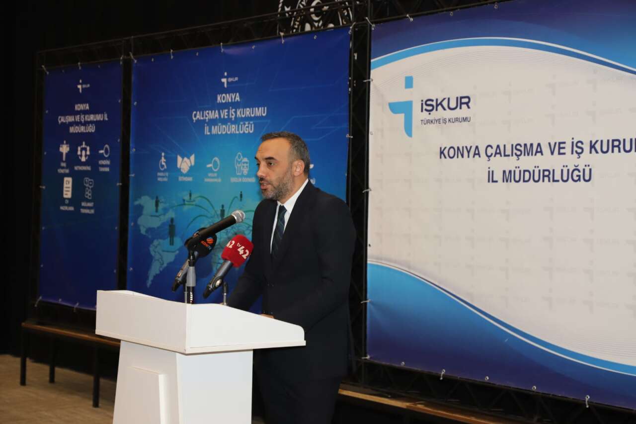 Konya’da gençlerin geleceği için 20 masa kuruldu, iş hayatından beklentileri konuşuldu 3